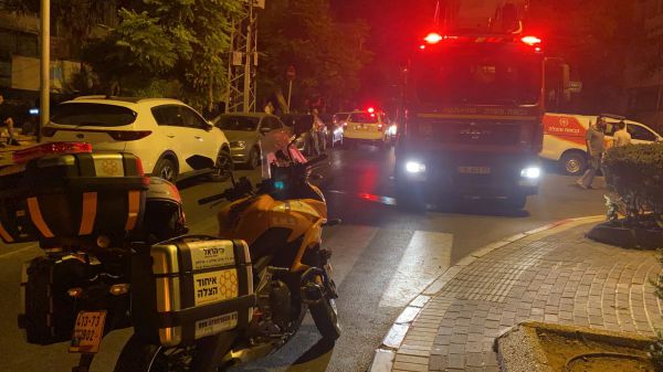 שריפה בדירה בפ"ת: ילד בן 12 פונה במצב אנוש