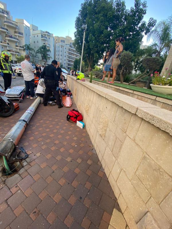 במהלך השבת: עמוד תאורה נפל על אישה בחולון