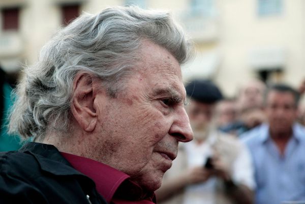 בגיל 96: המלחין היווני מיקיס תיאודורקיס מת