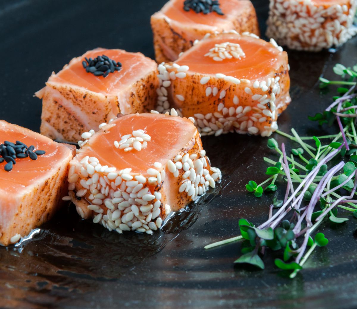 מושלם לאחרי החגים: טאטקי סלמון במיונז וואסבי ביתי