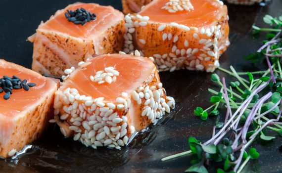 מושלם לאחרי החגים: טאטקי סלמון במיונז וואסבי ביתי