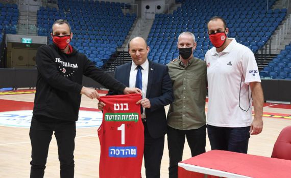 צפו: כשבנט הרים לבנט לאליופ בארנה