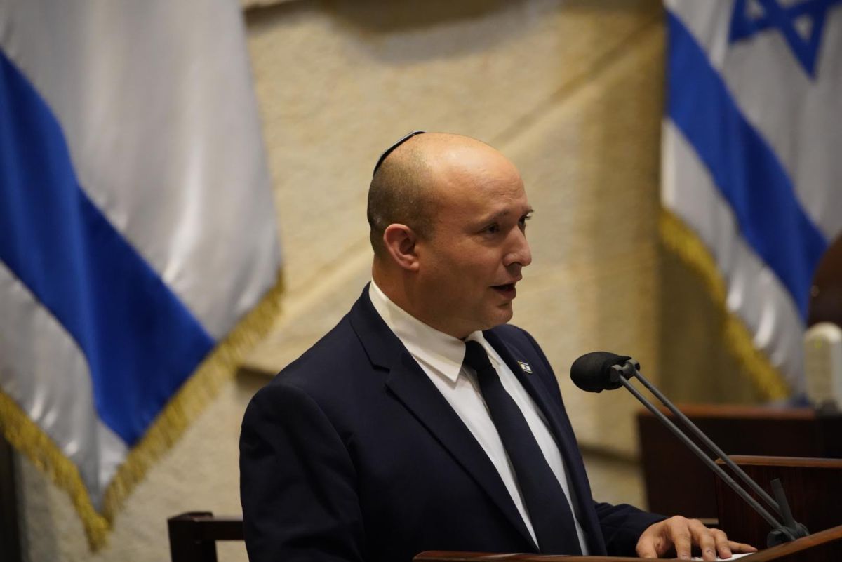 עיכוב במינוי היועץ של בנט בשל בעיית ניגוד עניינים