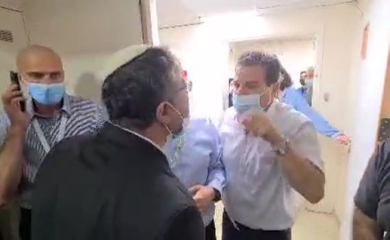 מהומה בבי"ח קפלן: איימן עודה דוחף את בן גביר | צפו