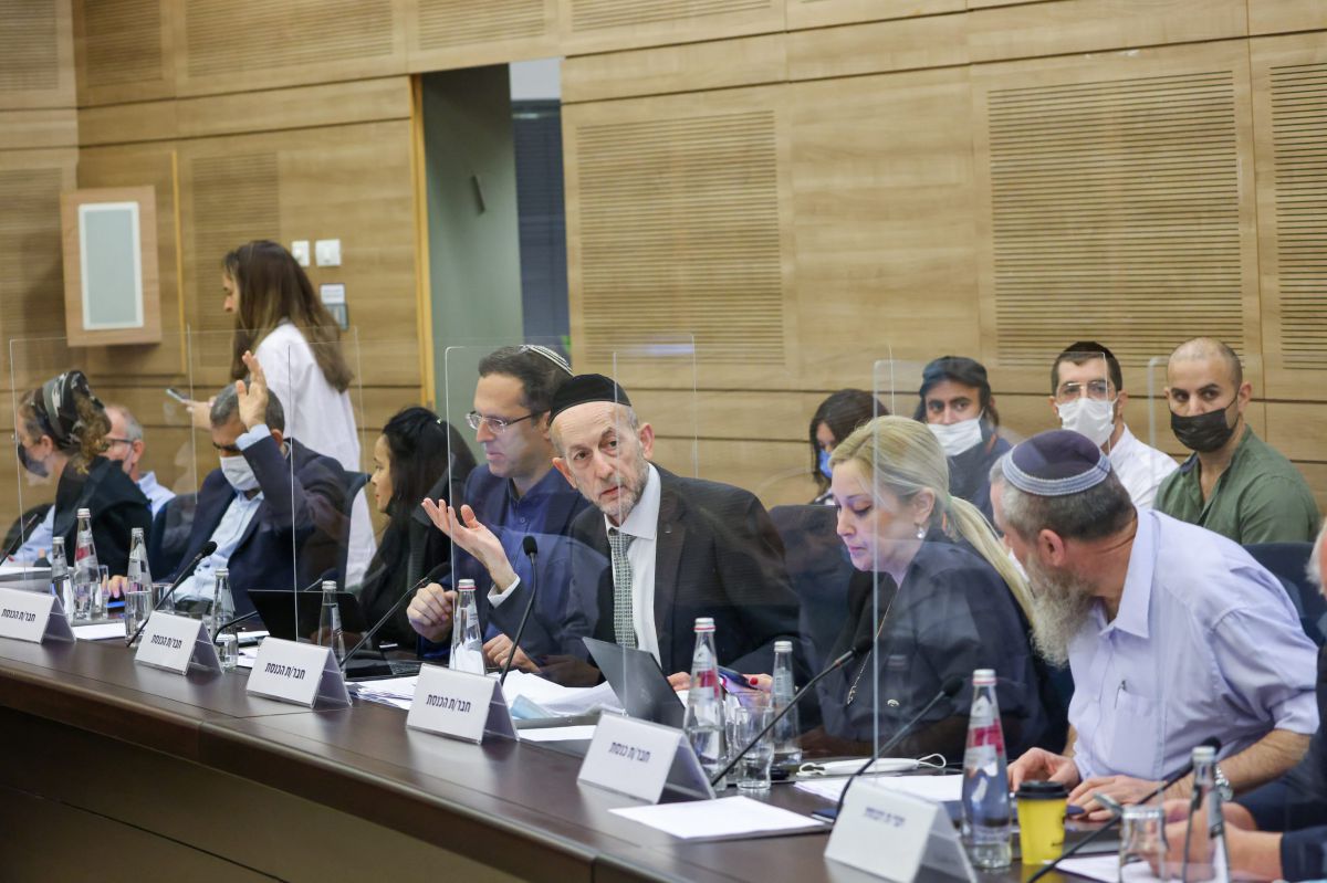 פיצוץ בוועדת הכשרות: "יש לנו בוז לניהול שלכם"