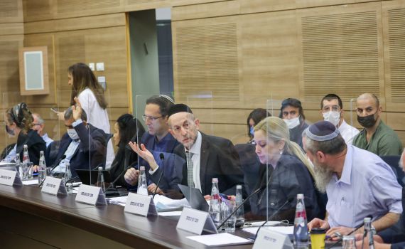 פיצוץ בוועדת הכשרות: "יש לנו בוז לניהול שלכם"