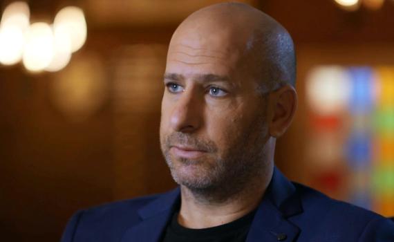 חנוך דאום נגד הישרדות: "הלבנת פנים מדאורייתא"