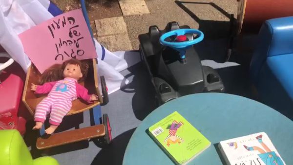 מחאת המעונות: 'ליברמן, זה הזמן להיות בעד המטפלות'