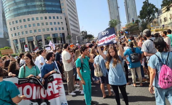 המחאה מחריפה: היום יוגשו מכתבי התפטרויות אישיים