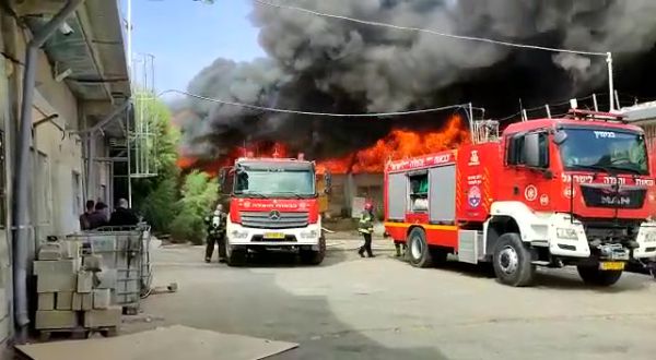 מחסן עלה באש במישור אדומים, כוחות כיבוי במקום