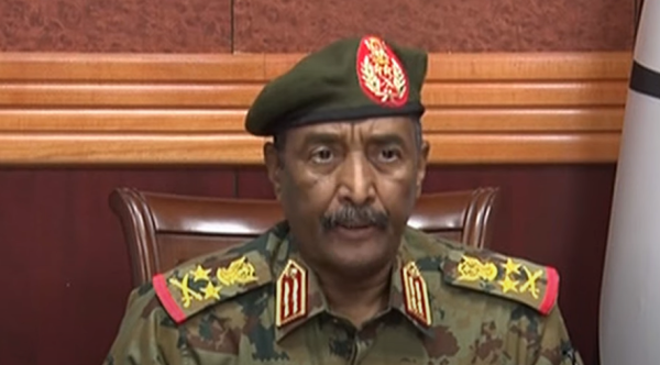 מוביל ההפיכה בסודן: "אני שומר על רה"מ אצלי בבית"