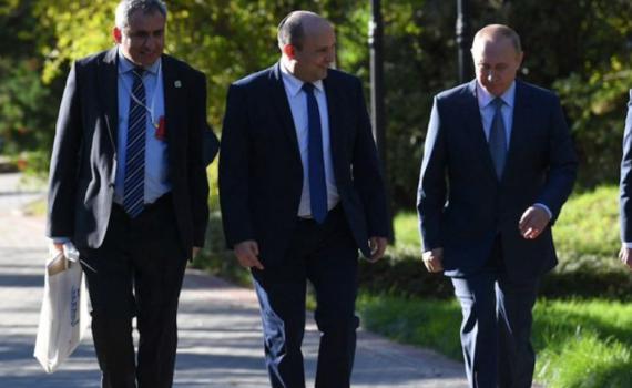 אלקין מסביר: זה מה שהיה בשקית בפגישה עם פוטין