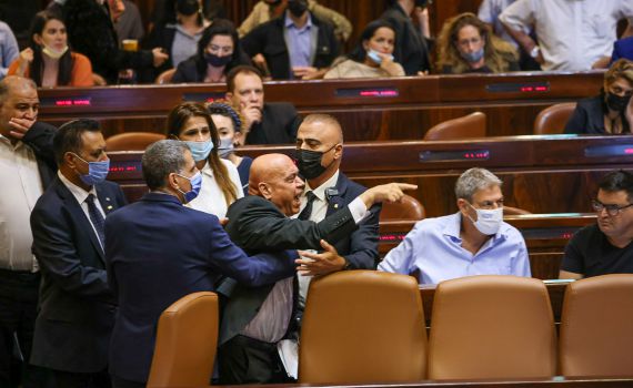 עיסאווי פריג' מגיב לסערה: "מרגיש טוב אבל עצוב"