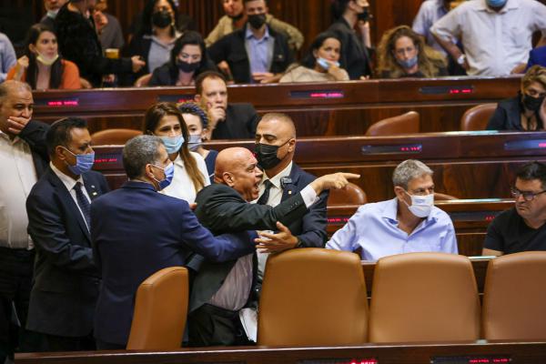 עיסאווי פריג' מגיב לסערה: "מרגיש טוב אבל עצוב"