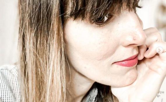 ענהאל שמואלי מבקשת: "צאו לי מהחצאית"