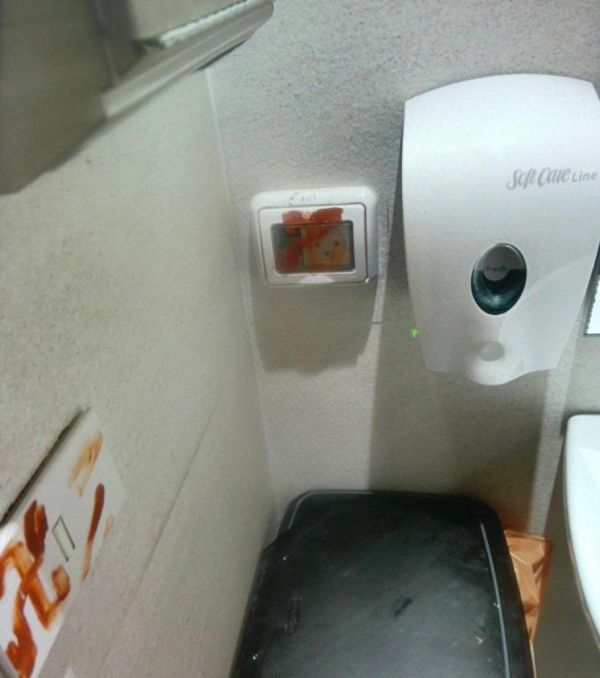 מזעזע: צלבי קרס רוססו על מזוזה במלון בירושלים