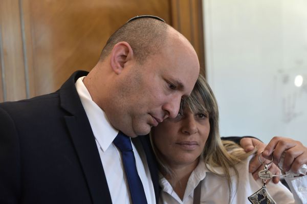 בנט נפגש עם אמו של הלוחם בראל חדריה שמואלי