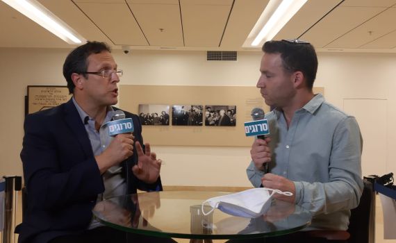 קינלי באולפן סרוגים: "לא נמצאים בשום מהלך מדיני"