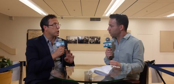 קינלי באולפן סרוגים: "לא נמצאים בשום מהלך מדיני"