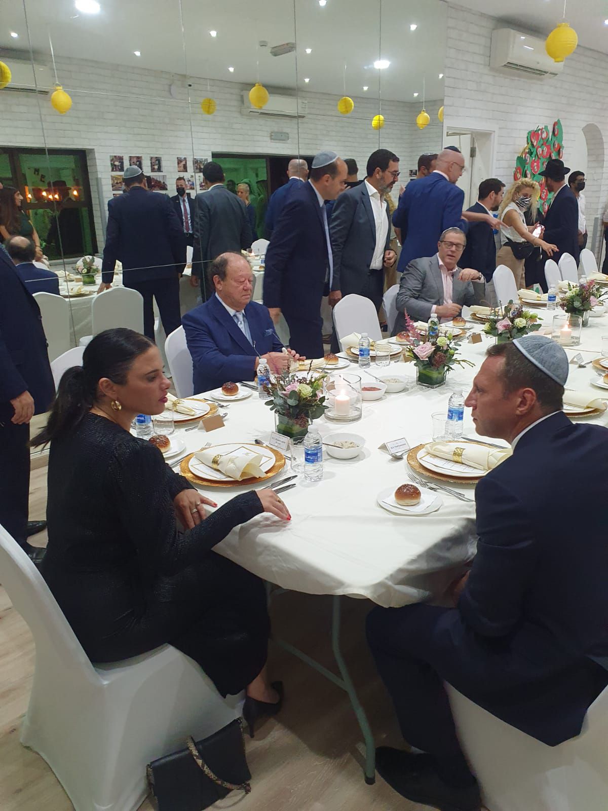 שקד ורוזבוזוב בארוחת ערב עם הקהילה היהודית בדובאי