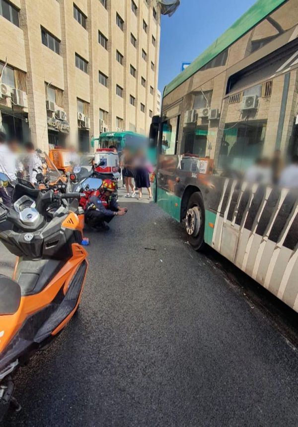 ירושלים: בן 40 נפצע קשה כתוצאה מפגיעת אוטובוס