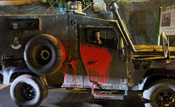 תושבים תקפו בסלעים וצבע כוח של מג"ב ליד יצהר