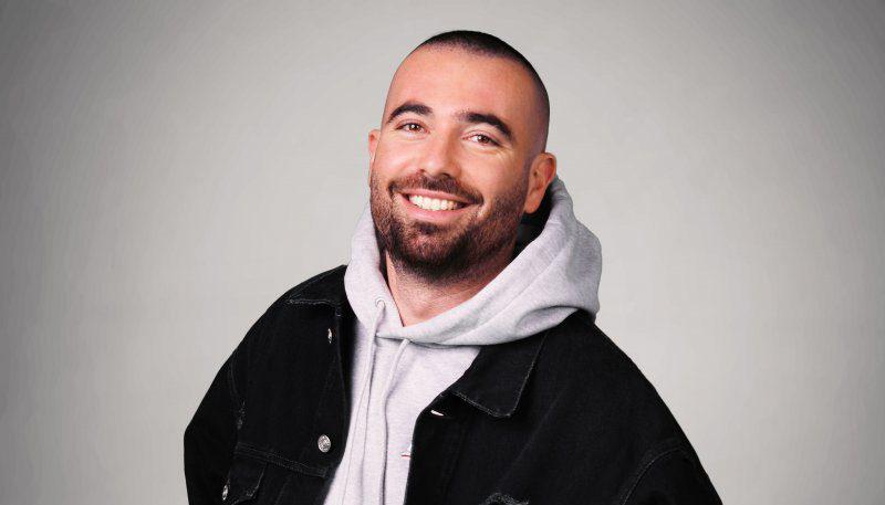 עומר אדם מזיז את השעון בשיר חדש: חורף באוטו