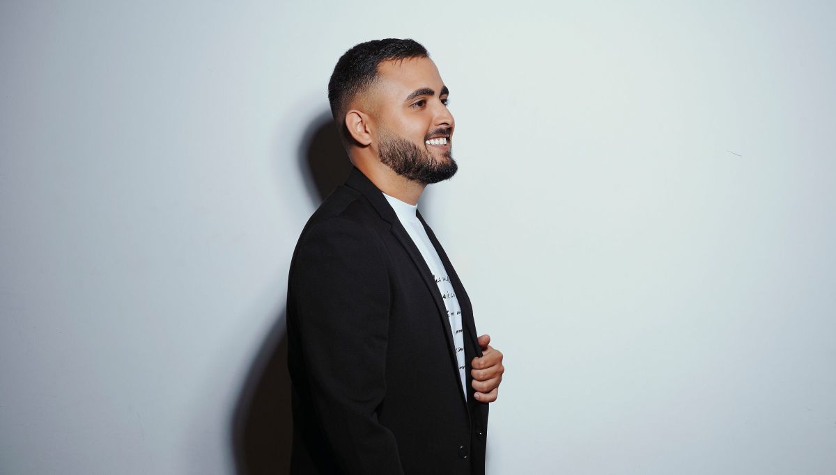 "הנה את בוכה": אושר כהן ב2 סינגלים חדשים