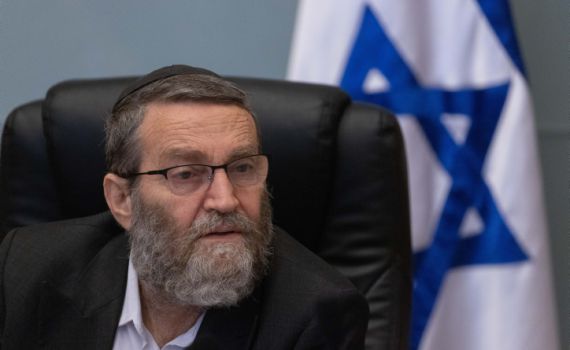 "הוא יושב לידי": גפני חושף את מצבה של הקואליציה