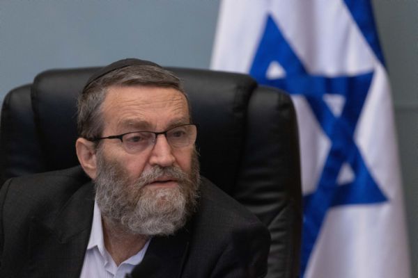 "הוא יושב לידי": גפני חושף את מצבה של הקואליציה