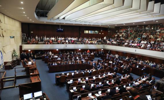 ח"כית ראשונה שוקלת לפרוש מהקואליציה