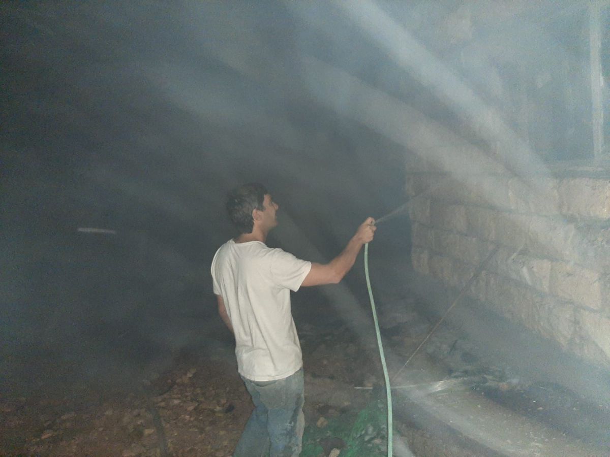 "ניסינו לכבות את האש עם דליים וצינורות השקיה"