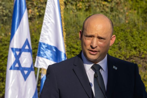 עמית סגל נגד נפתלי בנט: "הצטנעות מזוייפת"