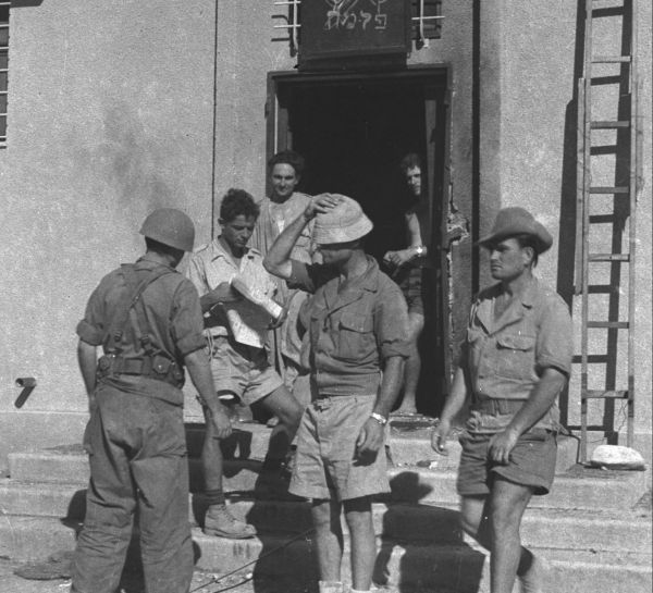 היום בהיסטוריה: המחתרות מבצעות את 'ליל הרכבות'