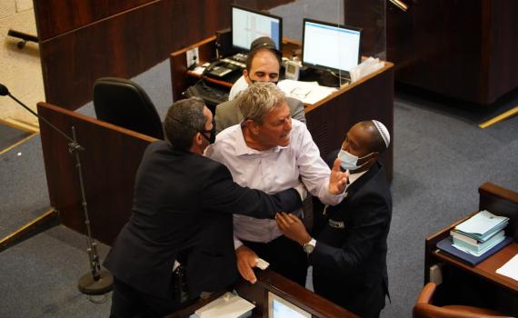 רם בן ברק מגיב: "בושה, אני משפחה שכולה בעצמי"