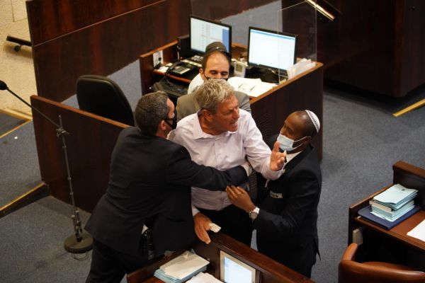 רגב נגד בן ברק: "שונא ישראל" | צפו במהומה