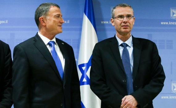 אחרי השבעה, לוין מגיב לראשונה ליולי אדלשטיין