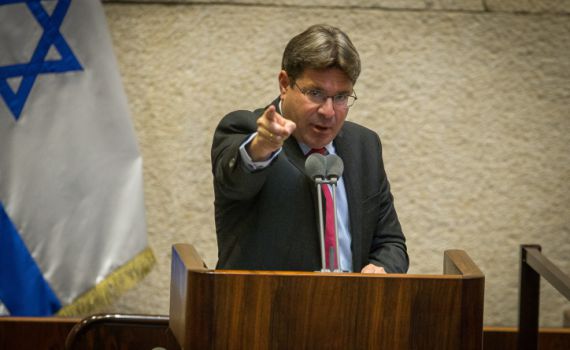 התנאי שהציב אקוניס להשתתפות במחאה