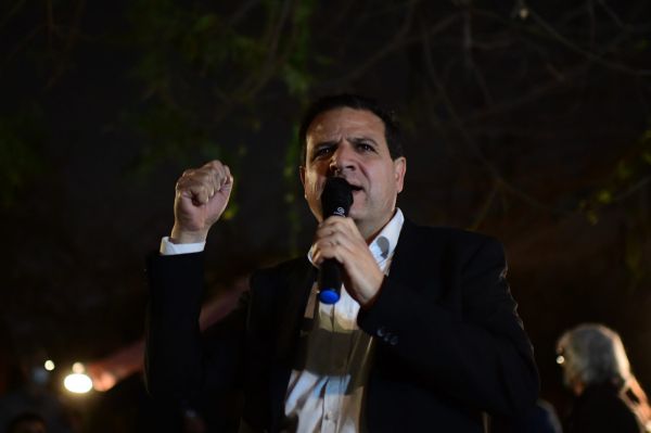 עודה במקום שקד? "לנו יש שש אצבעות, לך אחת"