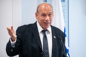 אנגלמן ונתניהו נפגשו; עסקו ב"נושאי הליבה של ביקורות המלחמה"