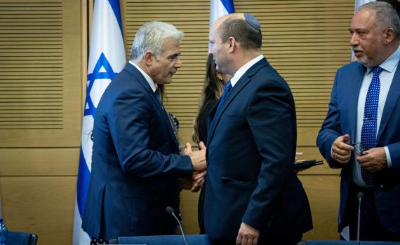 בנט נגד לפיד: "אין מקום למדינה נוספת בין הים לירדן"