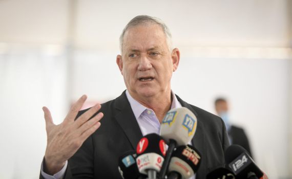 גנץ: "לפעול ללא פשרות מול כל פשיעה לאומנית"