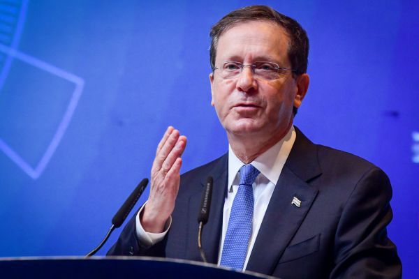 לקראת ראש חודש: הרצוג נפגש עם נשות הכותל