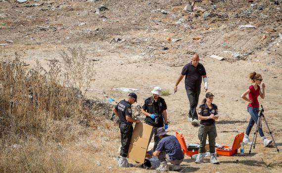 חשד לרצח בקריית מוצקין: נערה נמצאה קבורה בחול