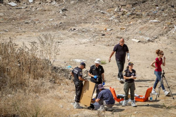 חשד לרצח בקריית מוצקין: נערה נמצאה קבורה בחול