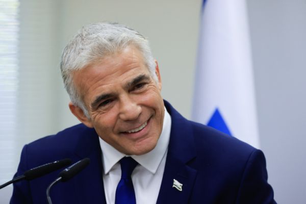 לפיד מסביר למי התכוון שהם צאצאיו של יגאל עמיר