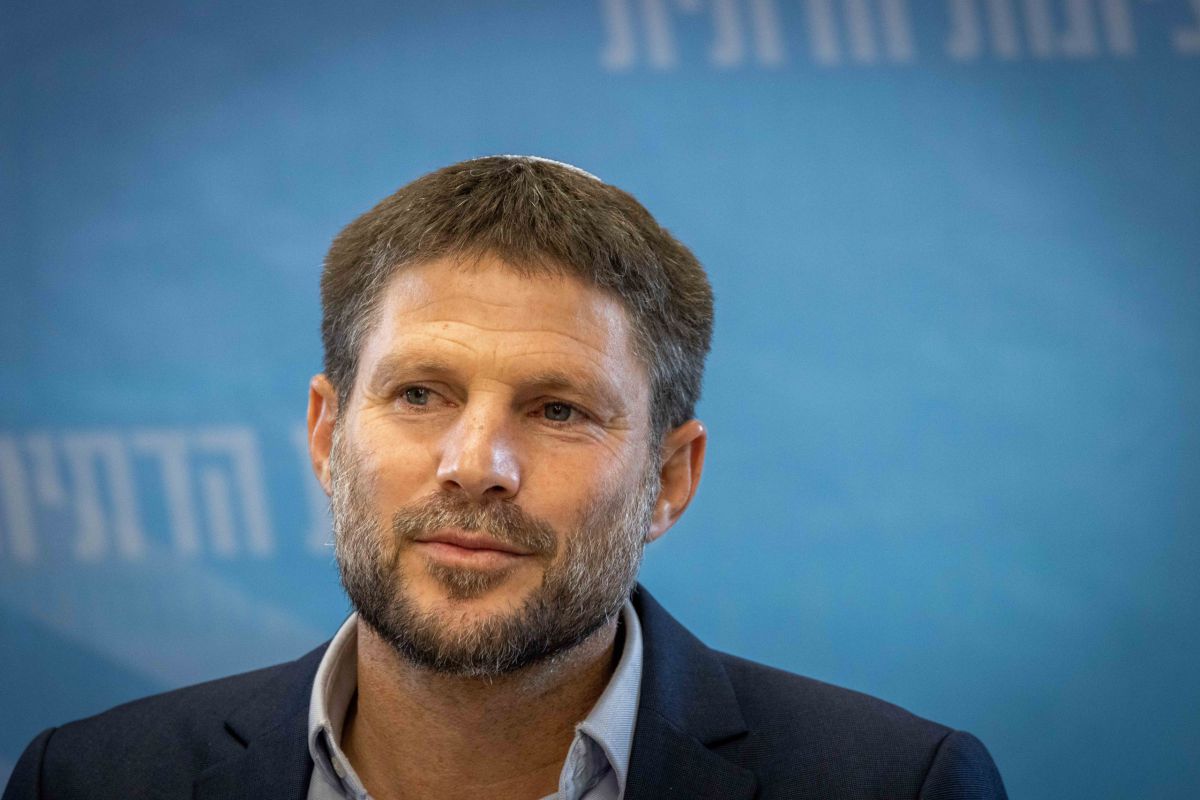 סמוטריץ': "ילדים רדודים, מבולבלים, חסרי זהות"