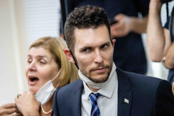 סגן השר שמשתתף בפרסומת לחברה עסקית