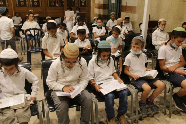 מי דואג שקול התורה ימשיך להישמע במערת המכפלה?