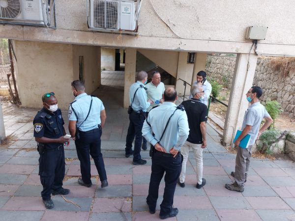 בית שמש: תקרה התפרקה, הבניין פונה מדייריו